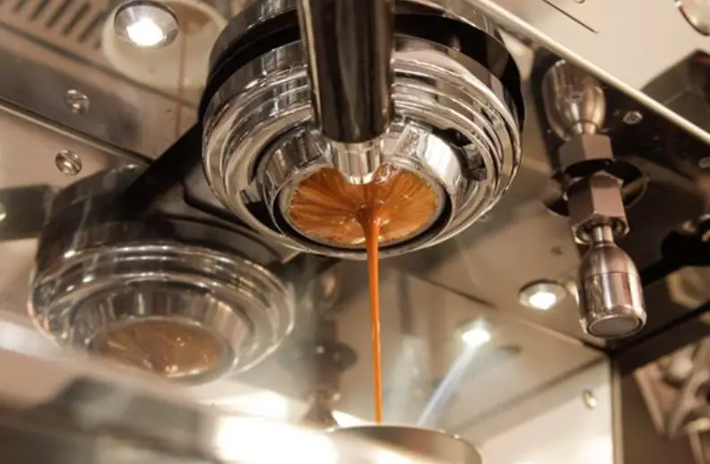 Espresso mashinasida damlash